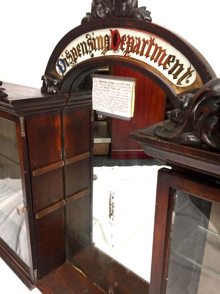 photo vinterior Antique Wooden & Glazed Large Apothecary Chemists Shop Dispensing Cabinet C.1910