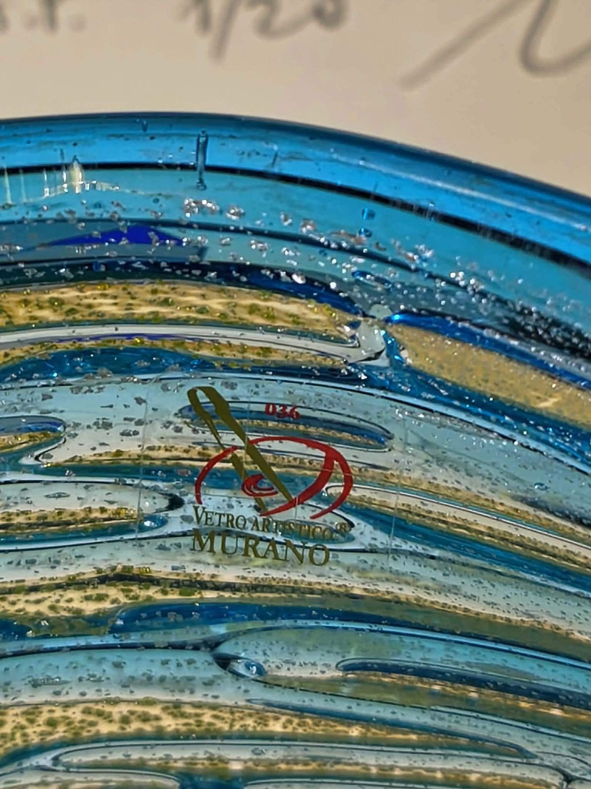 photo vintage Mid Century Stunning Vase In Hand Worked Murano Glass By Sergio Costantini With The Rare Original Certificate. Made In Murano, Italy.