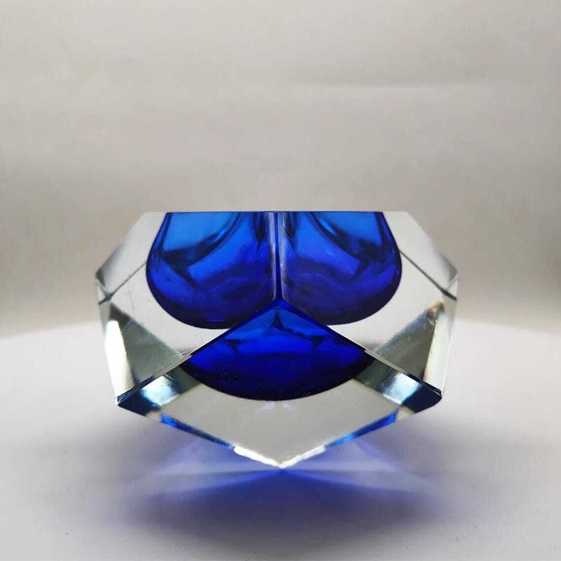 1960s Stunning Blue Ashtray Or Catch All In Murano Glass By Flavio Poli For Seguso. photo vinterior