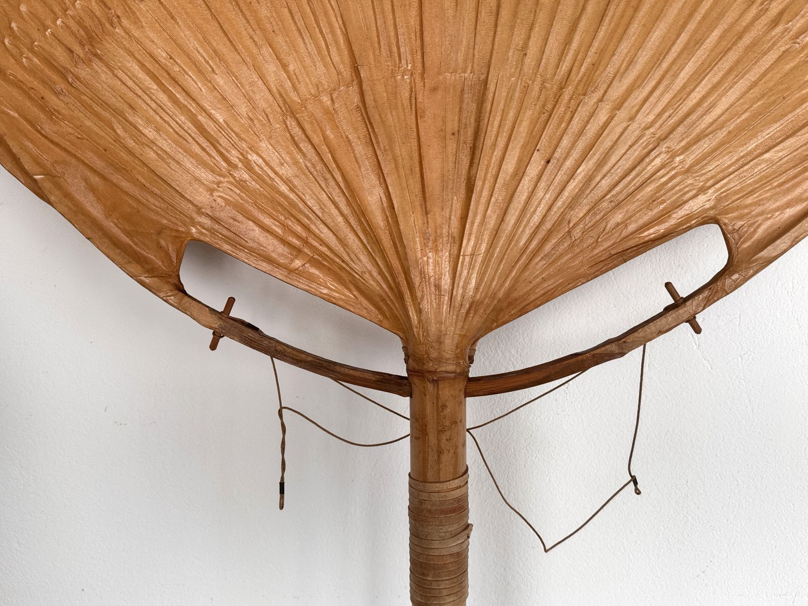 Organic Large Floor Lamp "Uchiwa I" By Ingo Maurer, 1974 photo vinterior