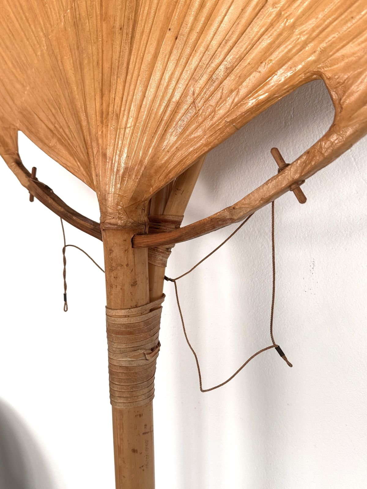 photo buy Organic Large Floor Lamp "Uchiwa I" By Ingo Maurer, 1974