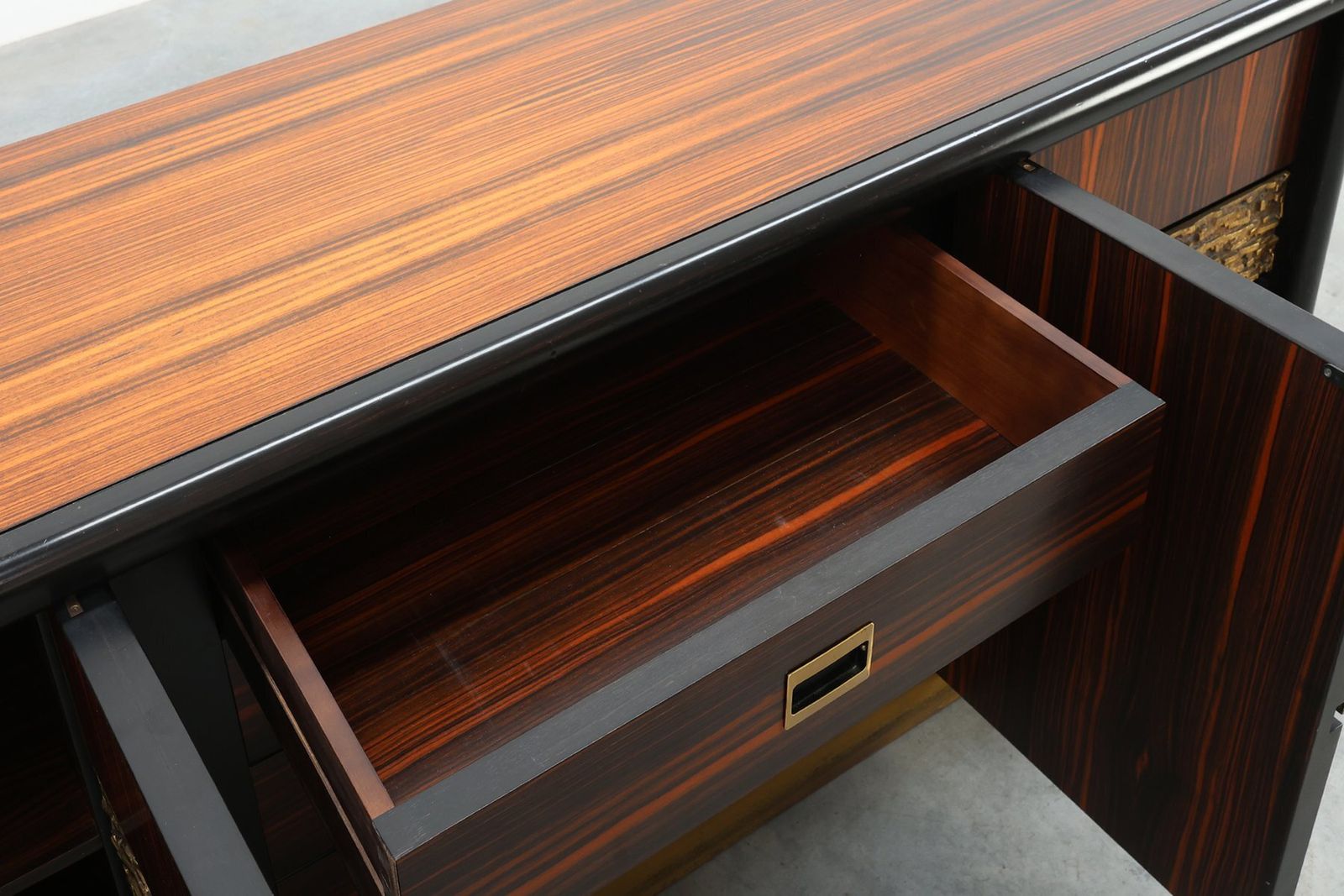 Brutalist Sculptural Wood And Brass Credenza, Italy, 1970s photo vinterior