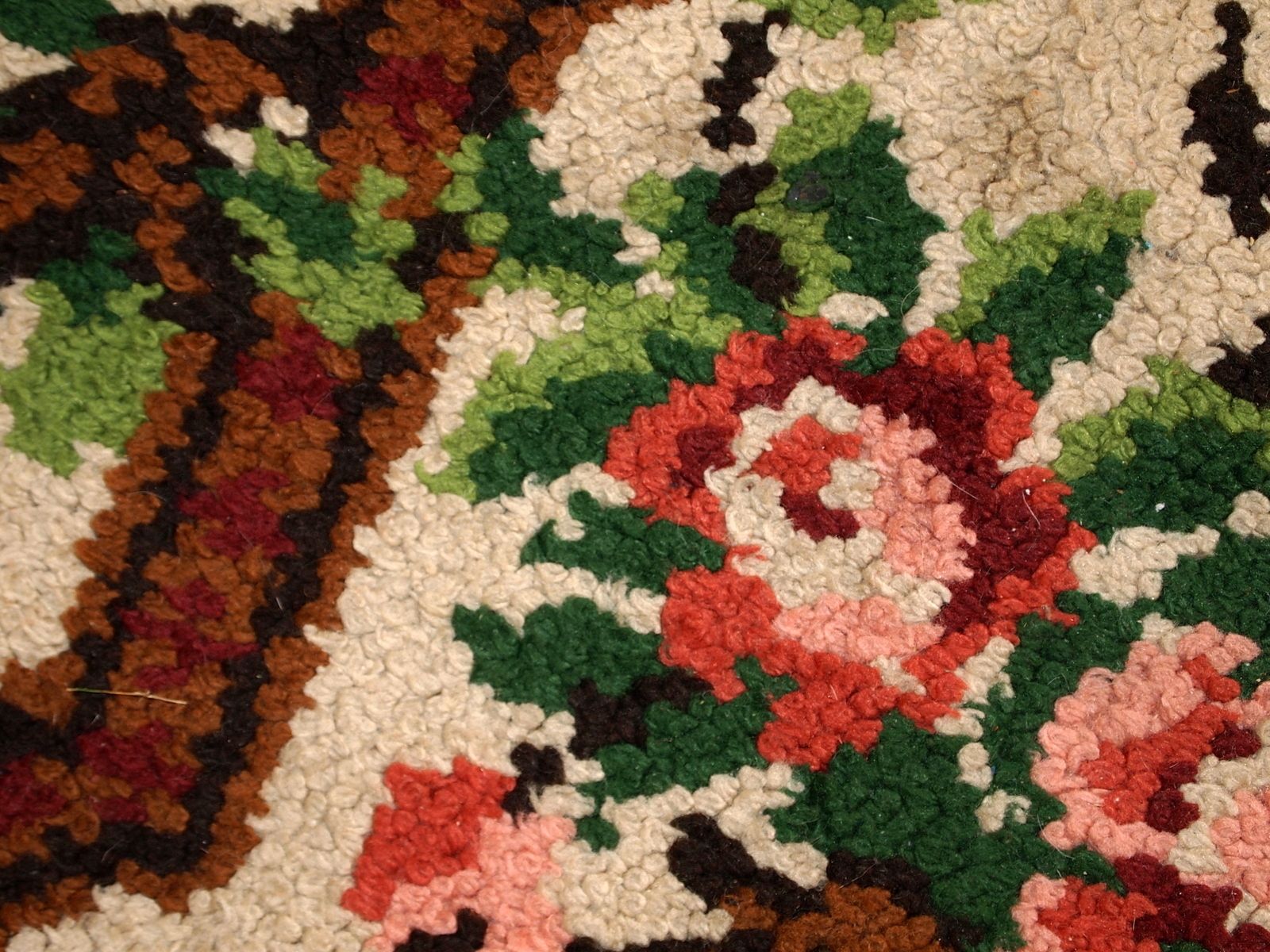 1000.0 Vintage Belgian Savonnerie Wool Rug With Floral Medallion — 6'5" × 9'8" — 1960s photo