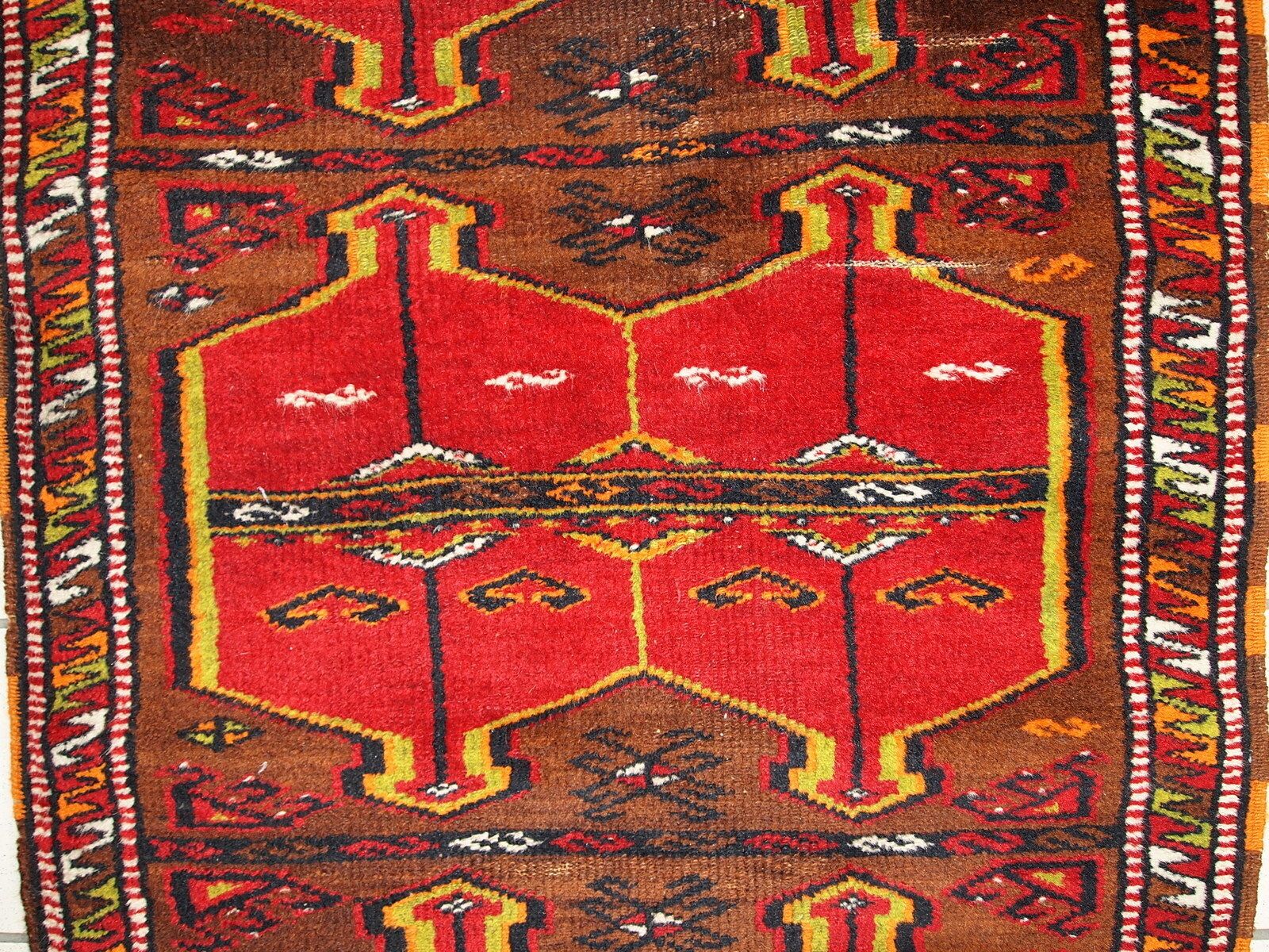 Handmade Antique Turkish Yastik Wool Rug — 2'5" × 6'2" — 1920s photo vinterior