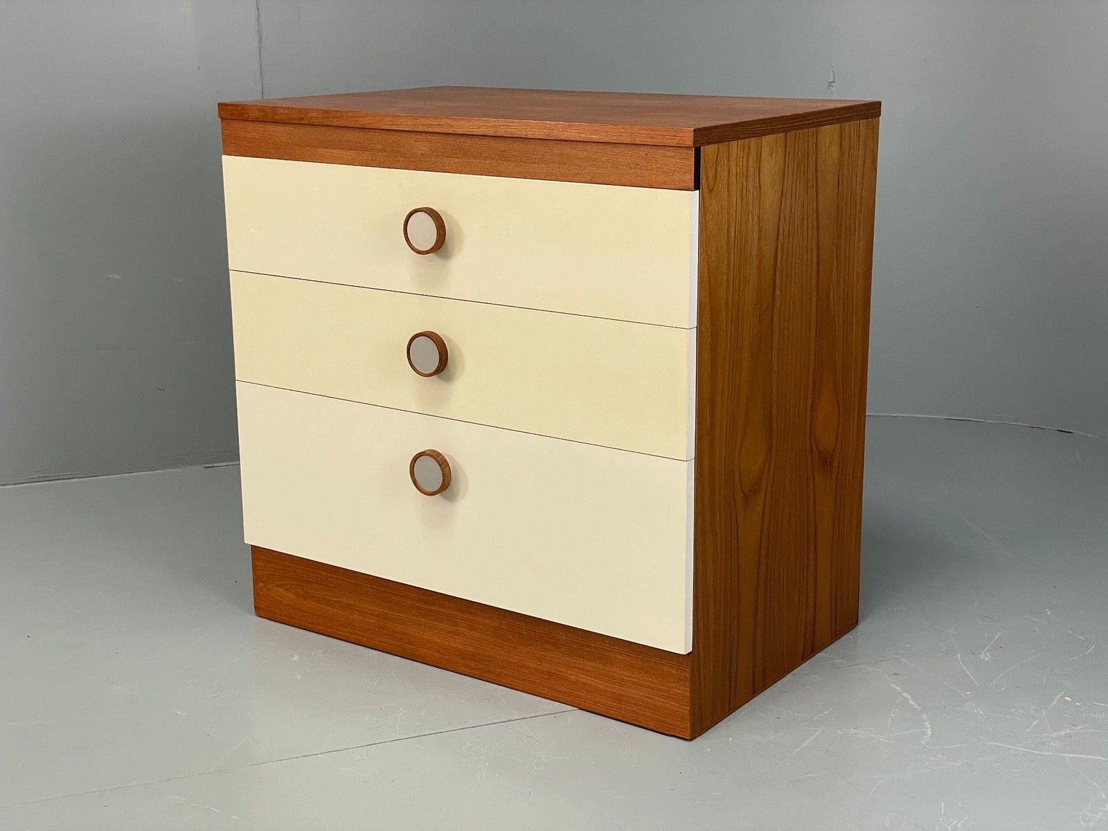 photo vintage Vintage Chest Of Drawers By Uniflex Retro 1970s Teak Off White Eb12196
