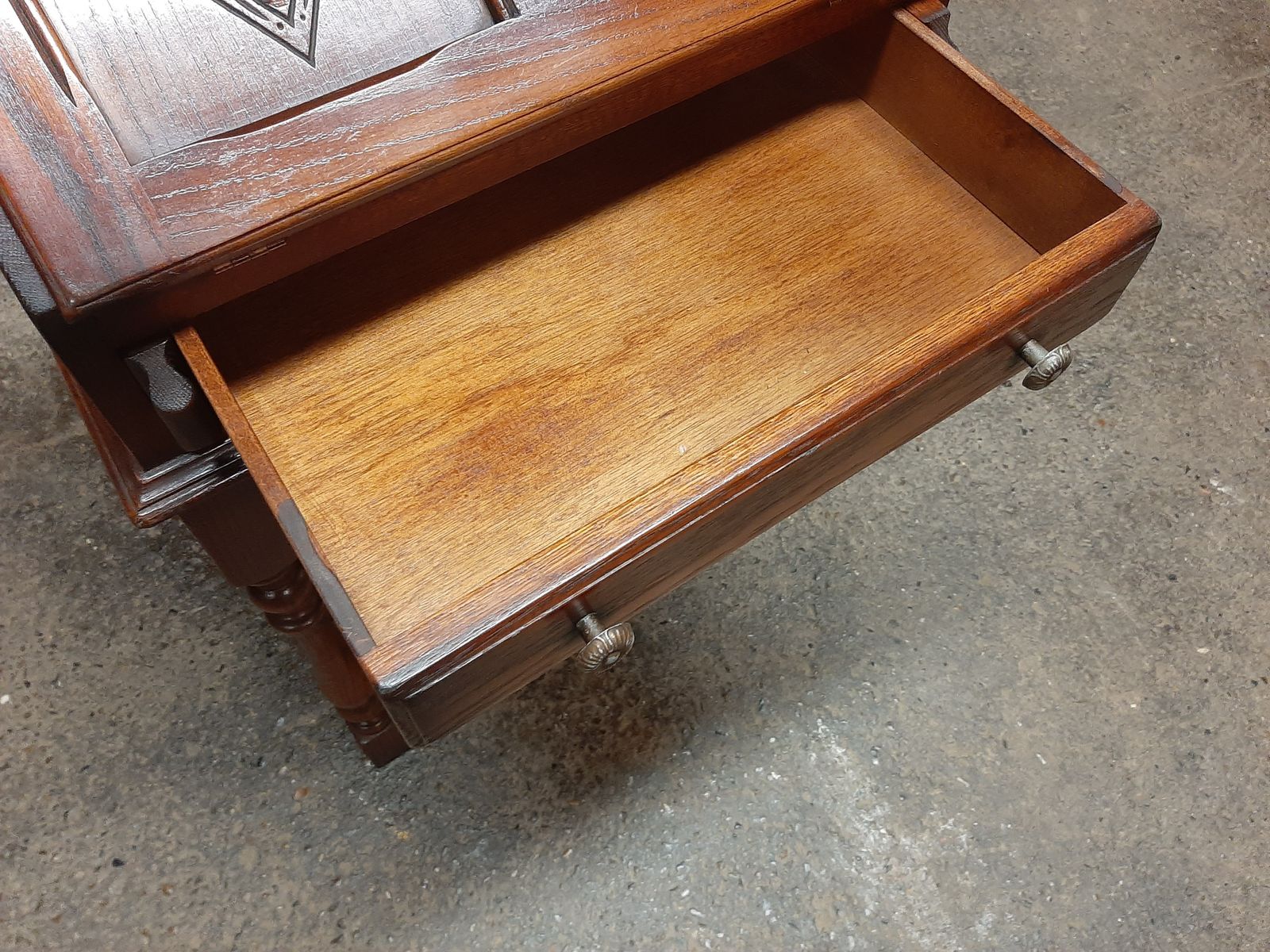 Lovely Rare  Vintage Old Charm Small Oak Bureau In Very Good Condition photo vinterior
