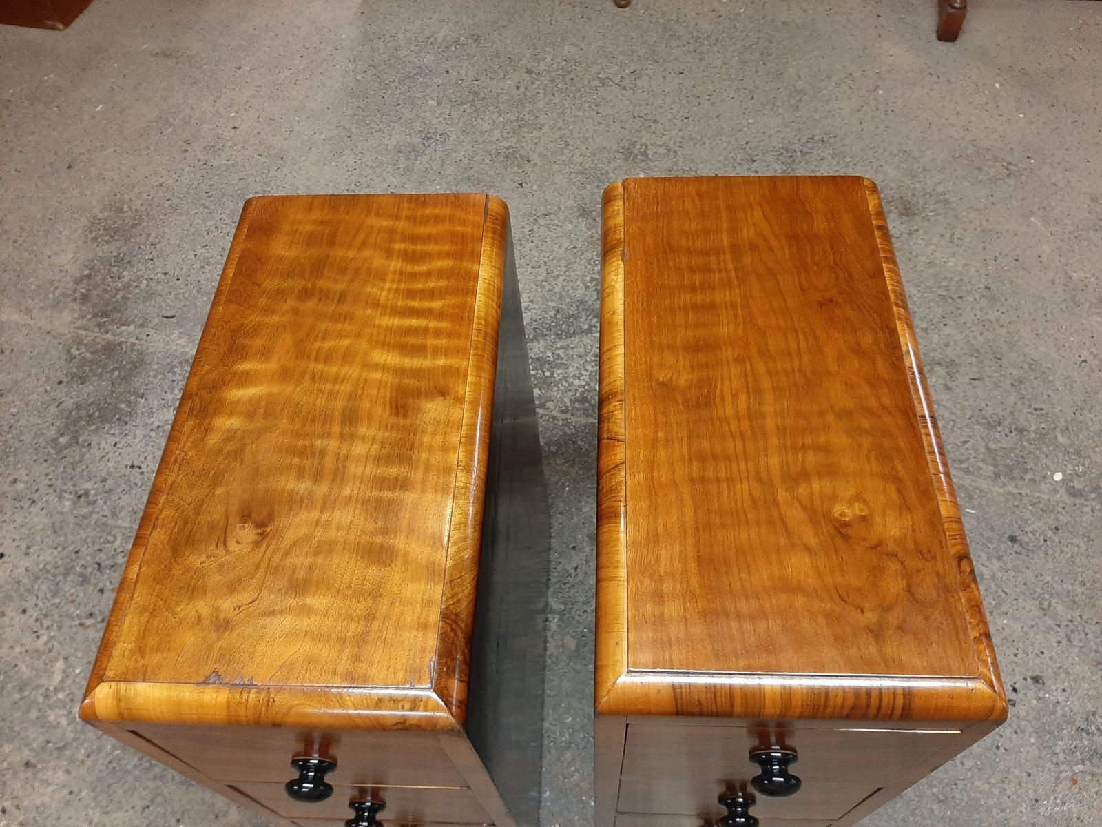 Lovely Pair Of Art Deco Walnut Bedside Cabinets In Very Good Condition photo furniture