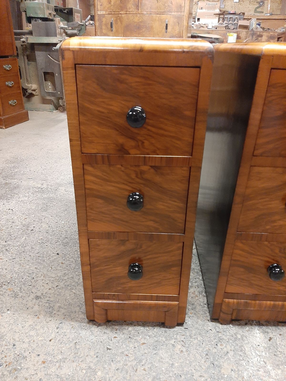 Lovely Pair Of Art Deco Walnut Bedside Cabinets In Very Good Condition photo vintage