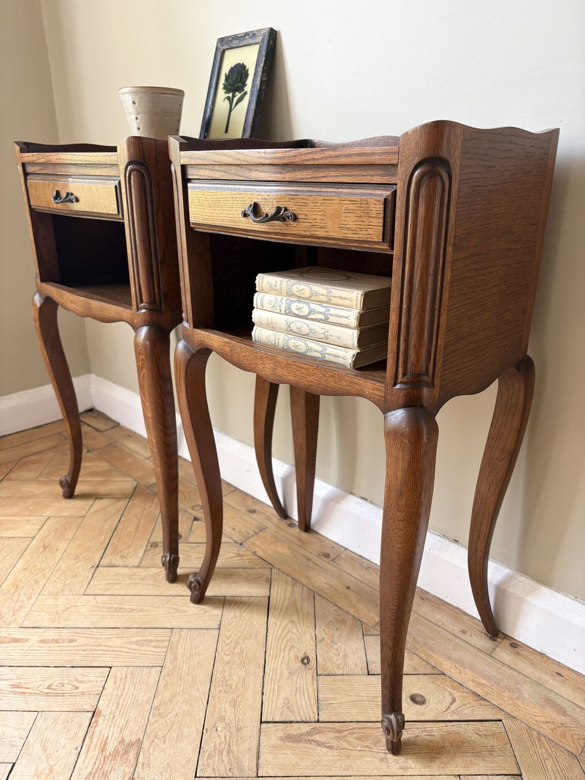 photo vintage Pair Of  Vintage French Bedside Tables