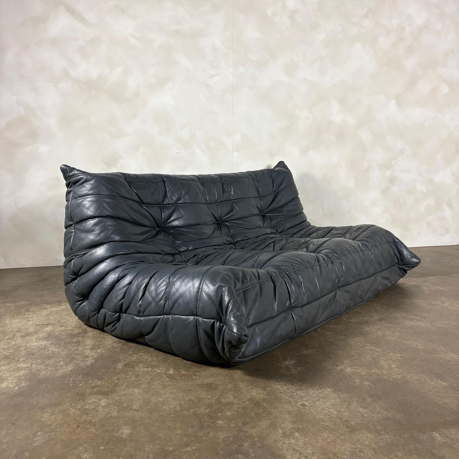 photo vinterior Togo Sofa Set Michel Ducaroy Ligne Roset Grey Leather Mid Century Retro Mcm