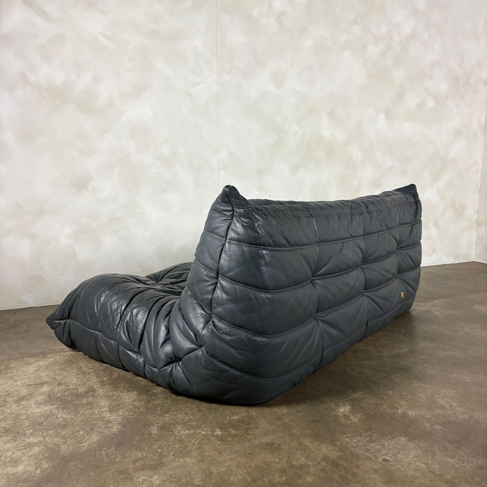 photo vintage Togo Sofa Set Michel Ducaroy Ligne Roset Grey Leather Mid Century Retro Mcm