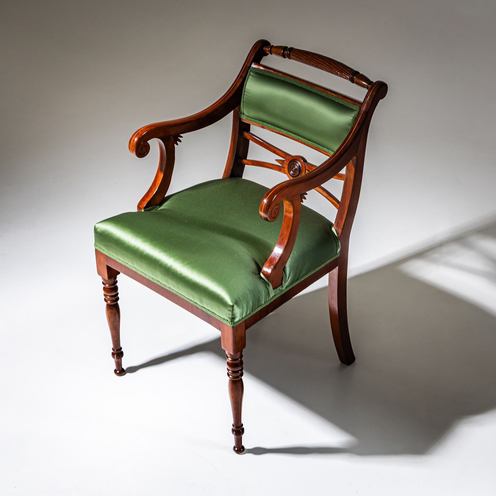 Biedermeier fauteuil, jaren 1830 photo Meubels