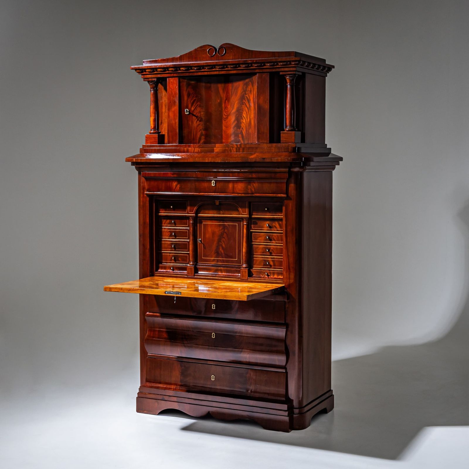Biedermeier secretairkast in mahonie, ca. 1830