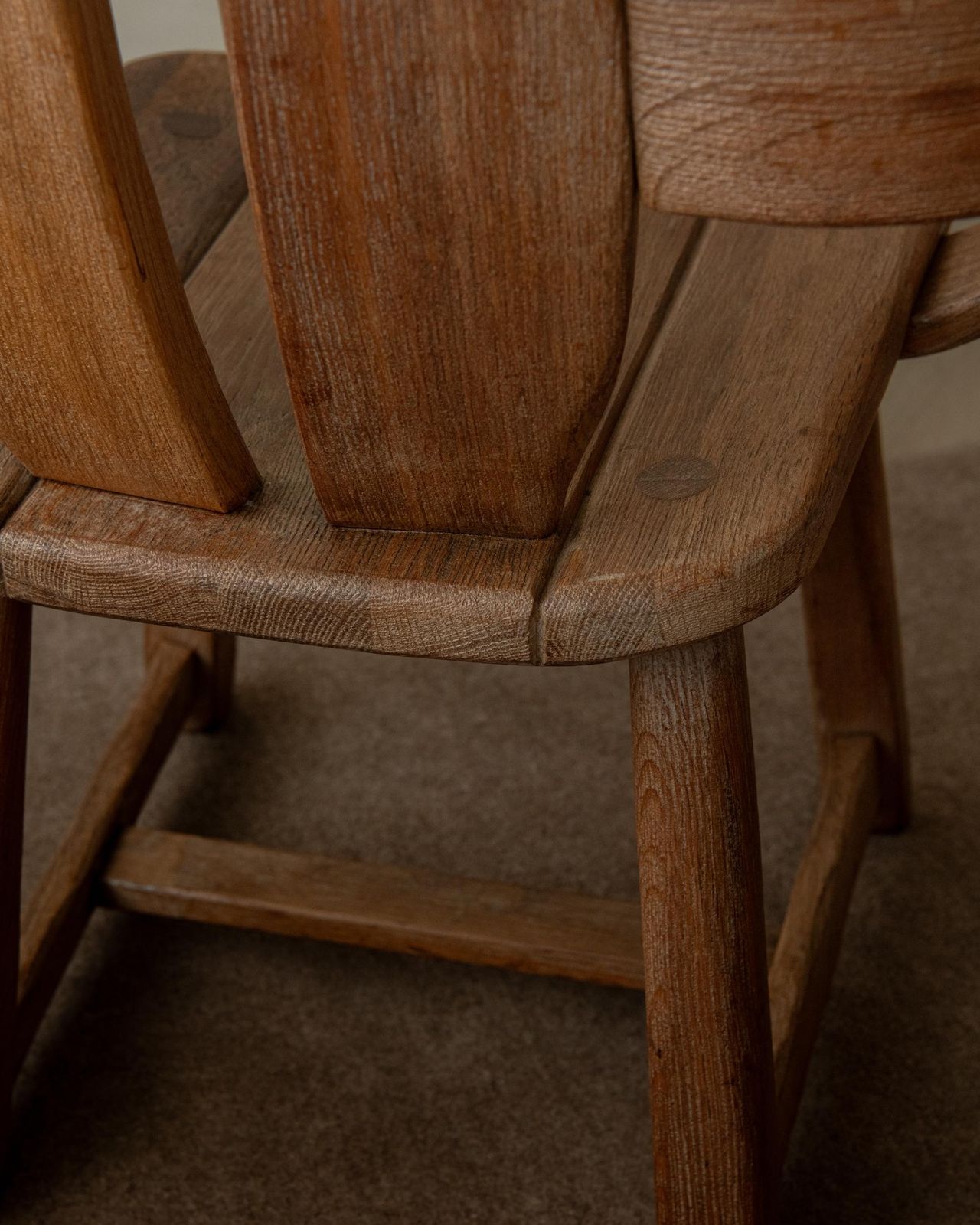 photo buy Brutalist Oak Armchair With Sculptural High Back By De Puydt, Beglium, 1960s