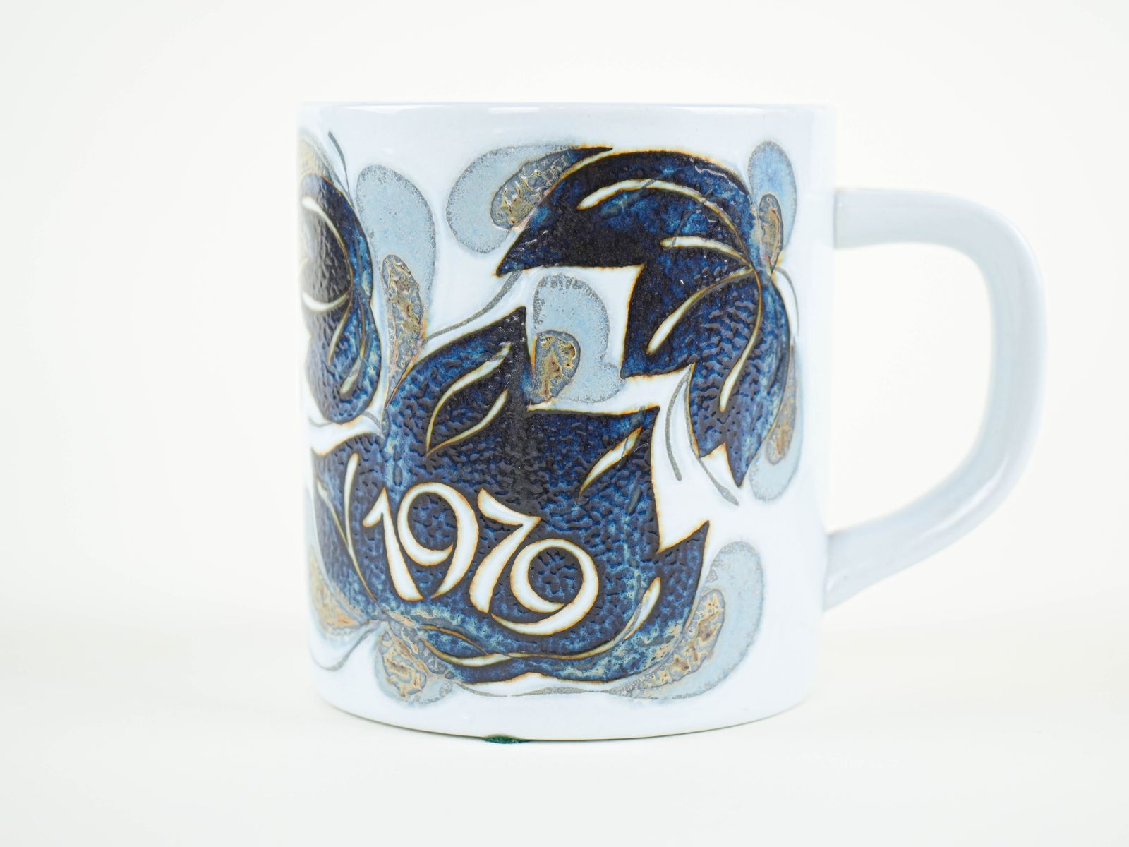 Porseleinen mok, Deens design, 1979, ontwerper: Ivan Weiss, fabrikant: Royal Copenhagen photo furniture