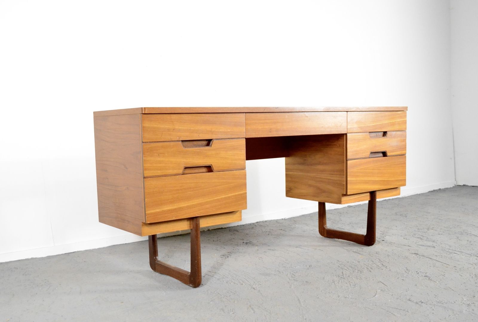 1960's Gunther Hoffstead For Uniflex Vintage Teak Desk / Dressing Table. Delivery. Midcentury / Modern / Retro / Danish Style. photo 899.0