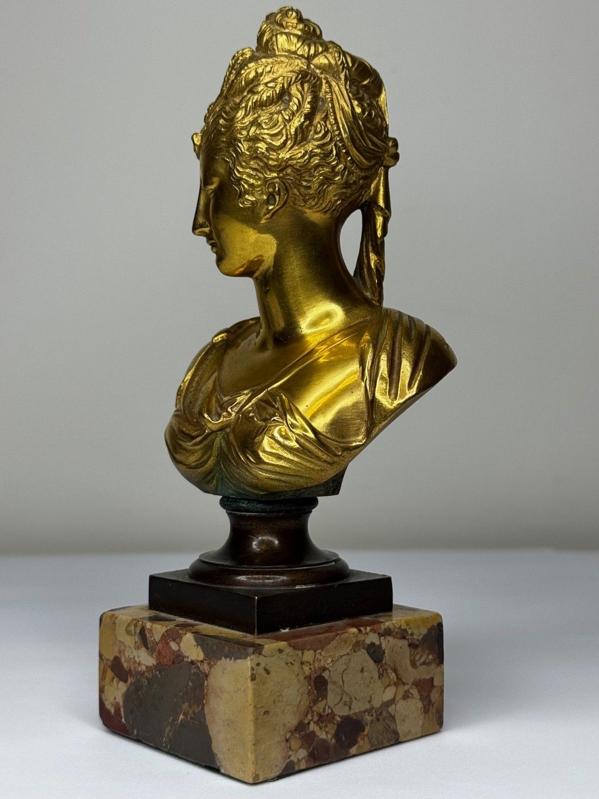 19th Century Parisian Bronze Bust Sculpture Of Marie Antoinette In The Manner Of Mathurin Moreau photo for sale