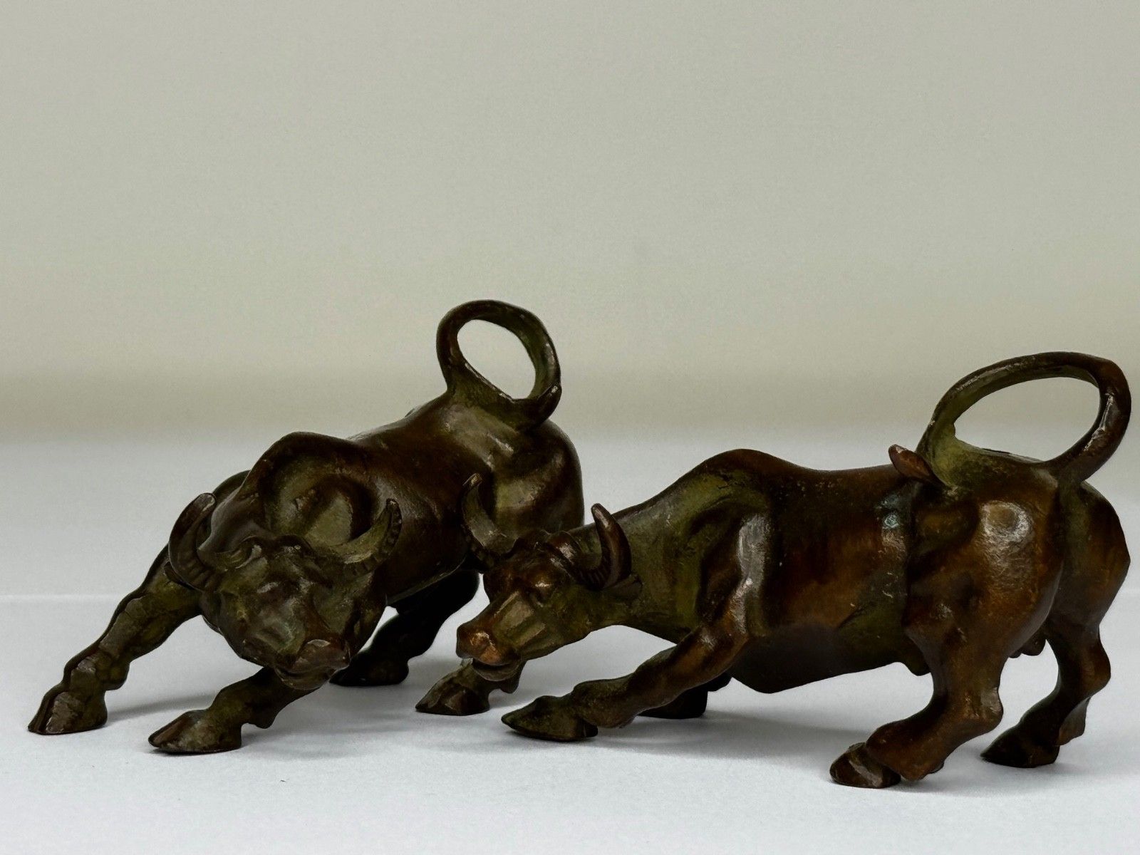 Miniatuurset Chinese Qing-dynastie bronzen waterbuffels, 19e eeuw photo furniture