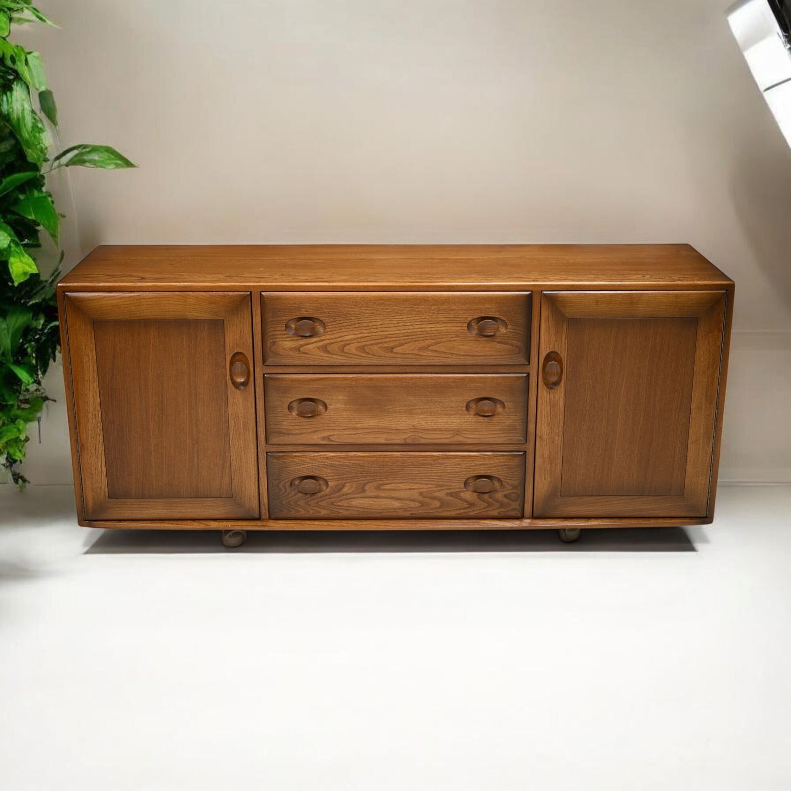 Ercol Windsor Sideboard Model Number 455 Golden Dawn Finish Free* Uk Delivery