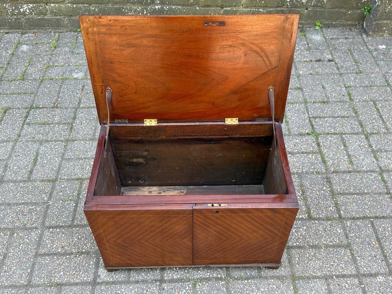 photo furniture Antique Victorian Mahogany Veneered Tea Caddy / Document Box – 19th Century (55cm W X 37cm H X 33cm D)