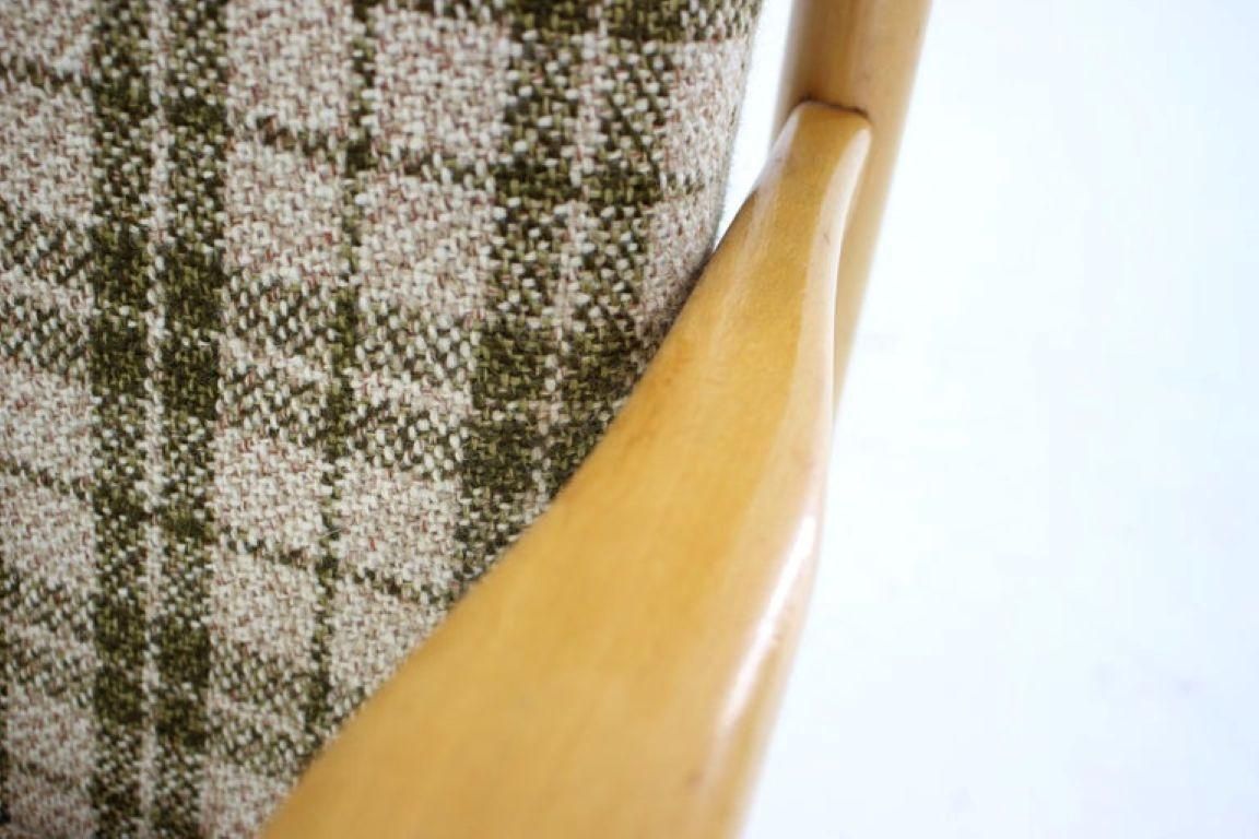 Zeldzame mid-century modern beukhouten fauteuil met vleugelleuningen door ÚLUV, Tsjecho-Slowakije, jaren 1960 photo for sale