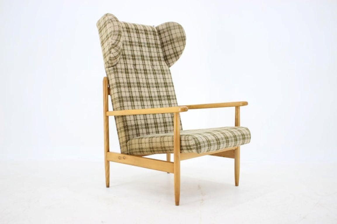 photo furniture Zeldzame mid-century modern beukhouten fauteuil met vleugelleuningen door ÚLUV, Tsjecho-Slowakije, jaren 1960