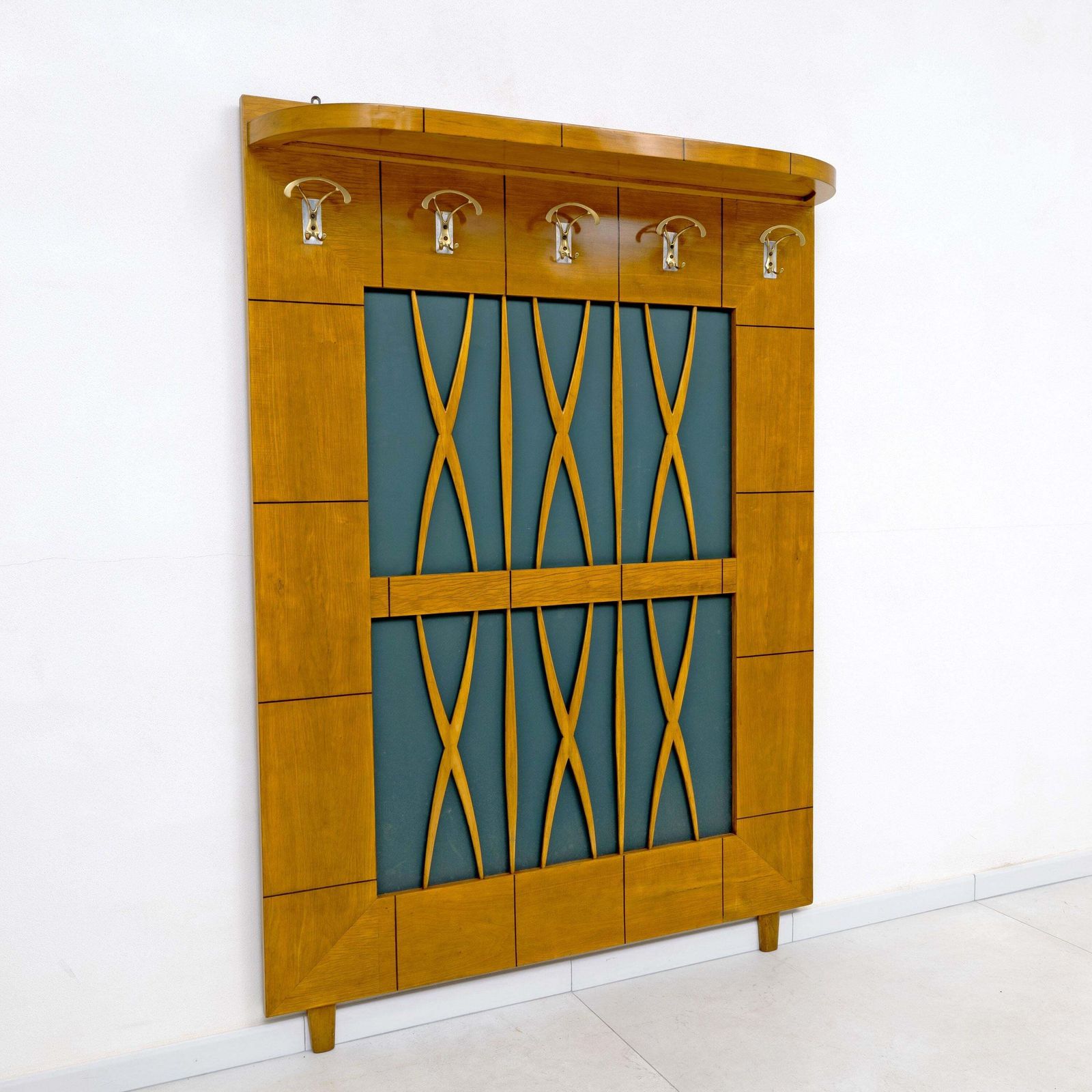 Italiaanse art deco kapstok in esdoorn, in de stijl van Paolo Buffa, jaren 1950 photo furniture