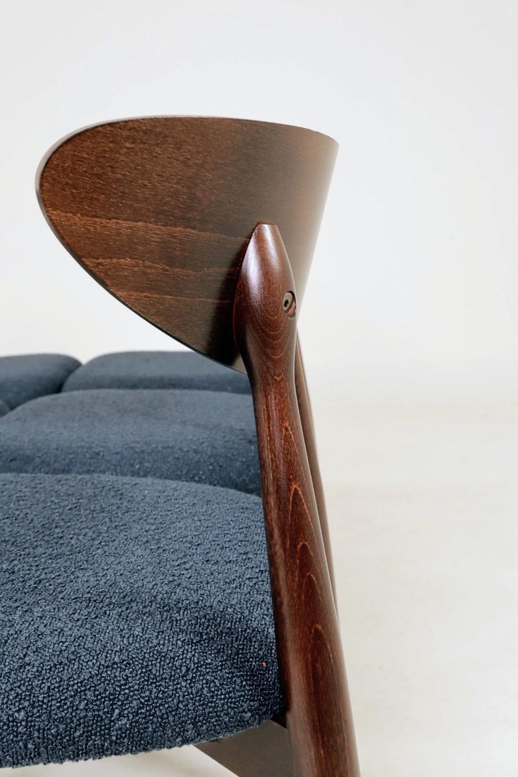 photo furniture Modern Set Of 6 Dining Chairs, Blue Marine Bouclè And Dark Beech Wood