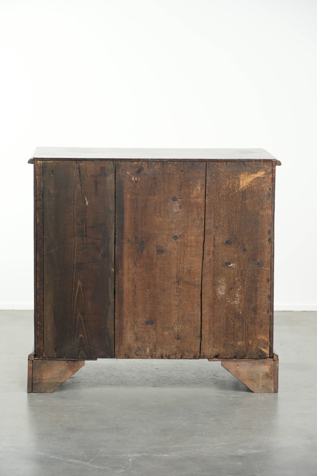 Very Beautiful Antique English Oak Chest Of Drawers With 5 Drawers From The Late 18th Century With Ornate Legs. photo 1120.0