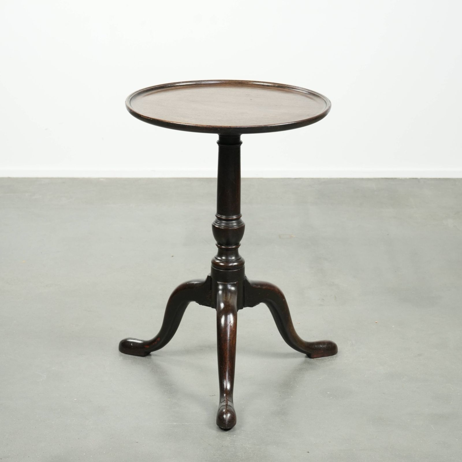 Charming Antique English Round Side/Wine Table From The Late 18th/Early 19th Century With A Beautiful Deep And Warm Patina.