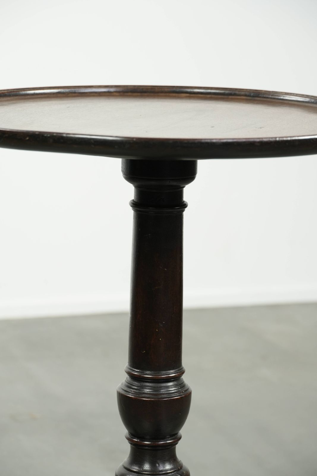 Charming Antique English Round Side/Wine Table From The Late 18th/Early 19th Century With A Beautiful Deep And Warm Patina. photo 641.0