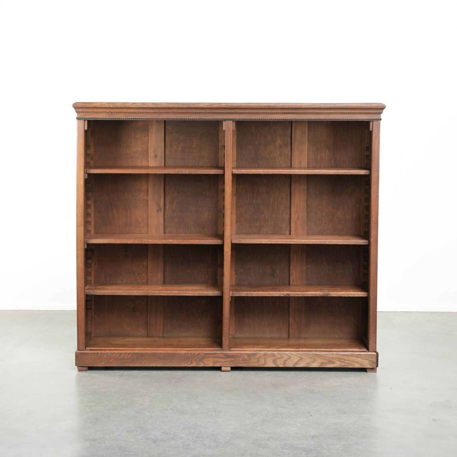 Handy Antique Dutch Oak Bookcase From The Early 20th Century With A Correct Appearance.