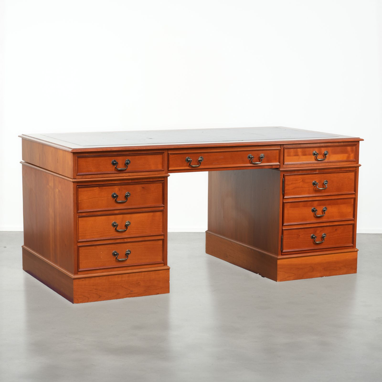 Large Classic English Style Wooden Desk With 4 Drawers And A Blue Leather Top