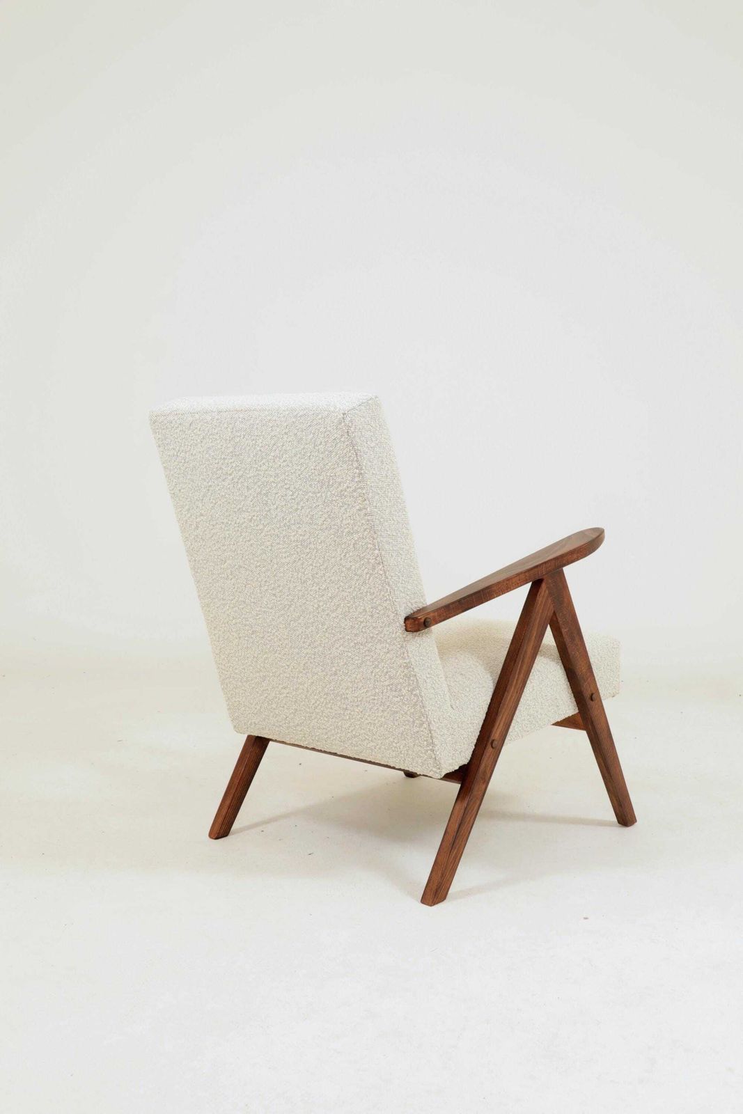 758.0 Pair Lounge Chairs Vintage Design Off White Bouclè Fabric Dark Beech Wood Classic Style photo