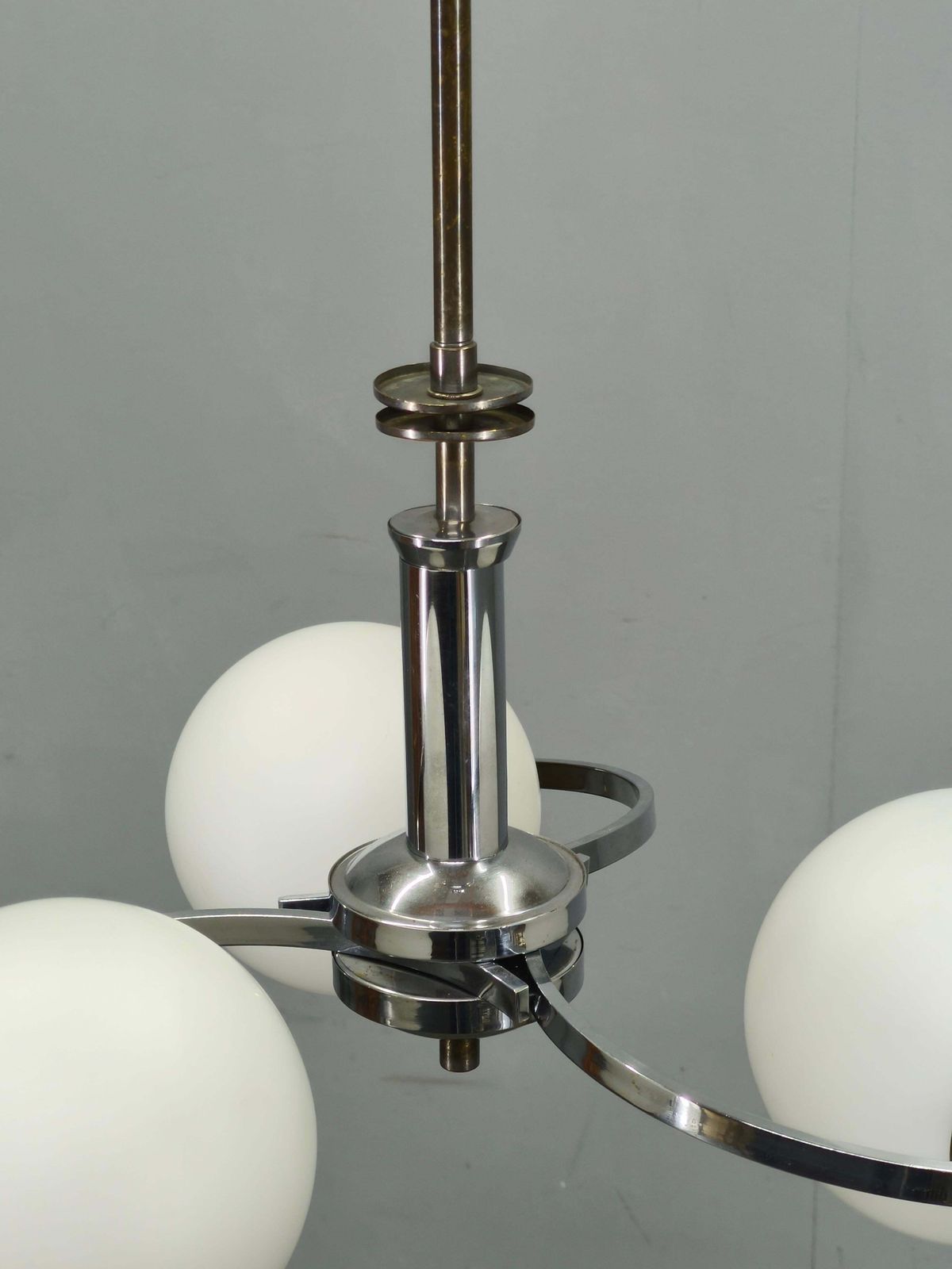 Lustre Art Déco tchèque en chrome et verre opalin, années 1930 photo 903.0