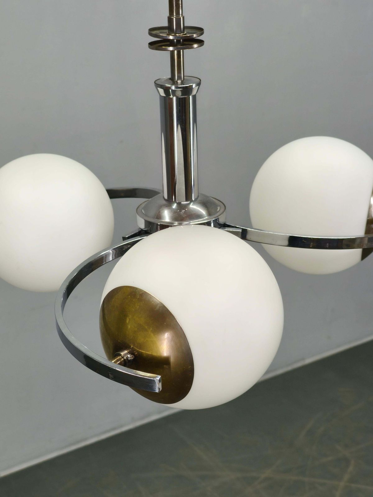 Tsjechische art deco kroonluchter in chroom en opaalwit glas, jaren 1930 photo buy