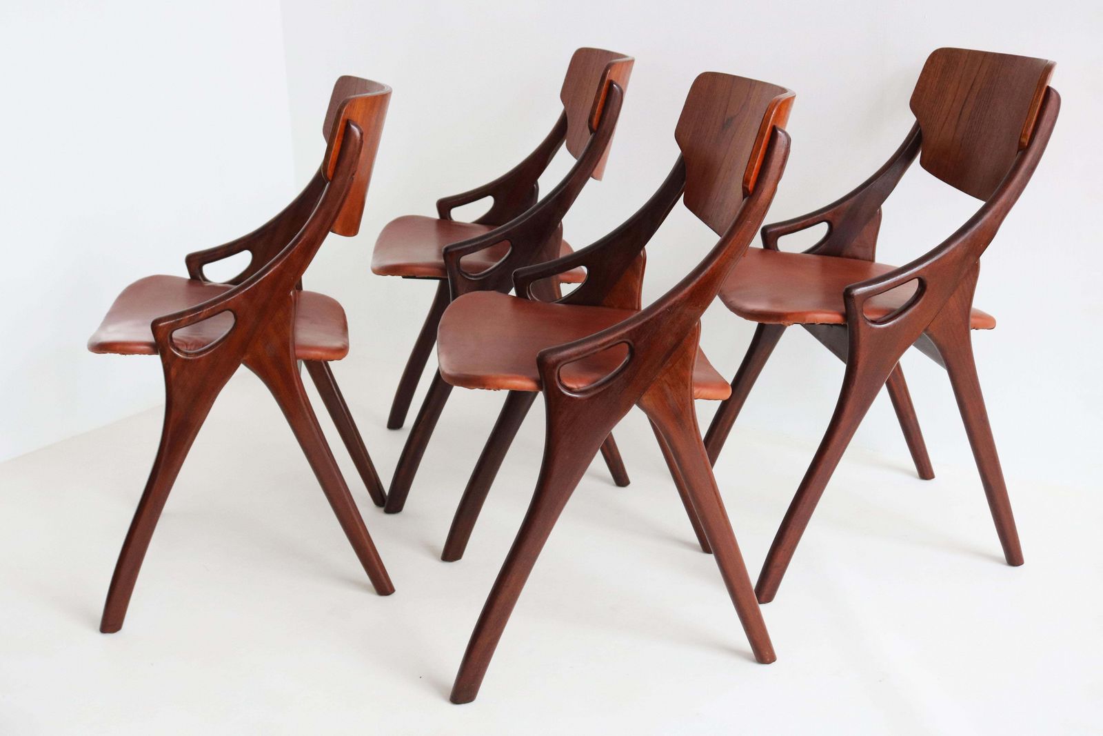 Ensemble de 4 chaises de salle à manger de style danois, par Arne Hovmand Olsen, 1950, pour Mogenskold photo furniture