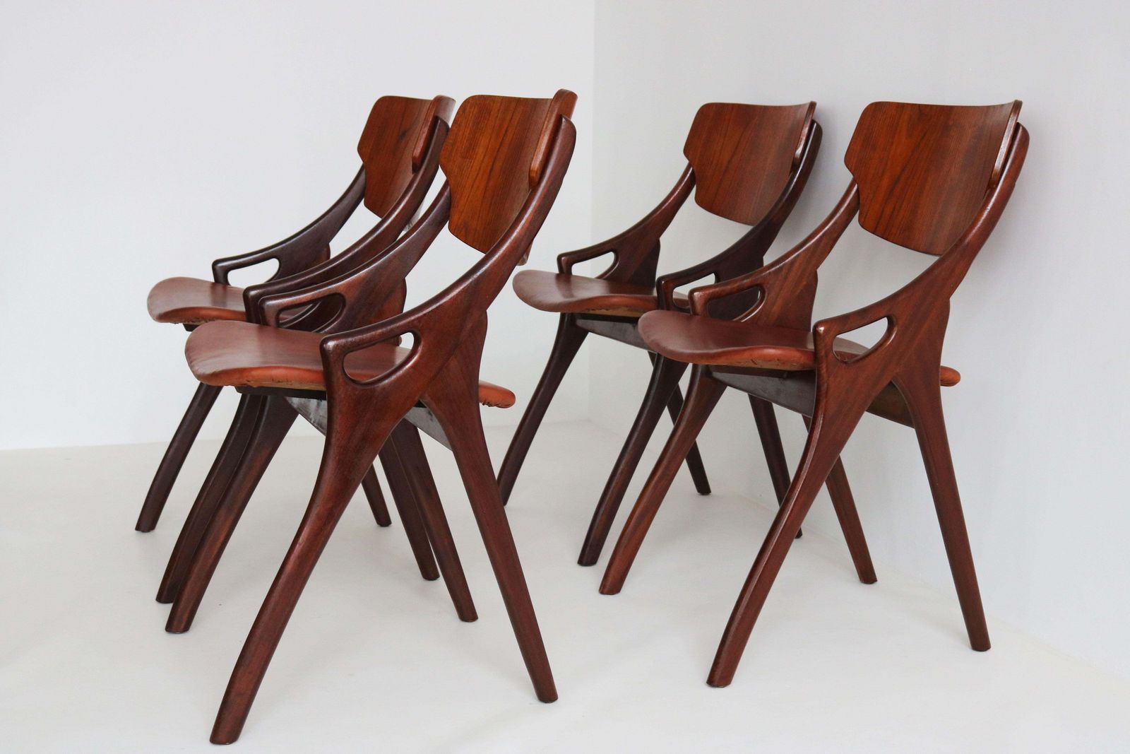 3287.0 Ensemble de 4 chaises de salle à manger de style danois, par Arne Hovmand Olsen, 1950, pour Mogenskold photo