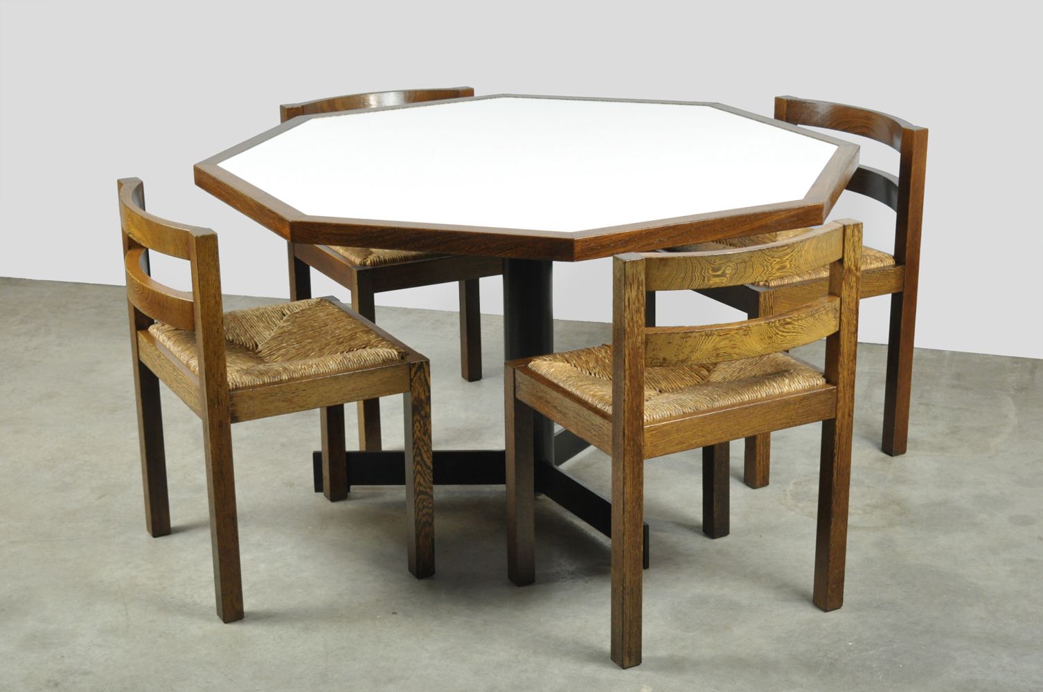 Modern Vintage Nederlandse Wengé Eettafel, jaren 1970 photo furniture