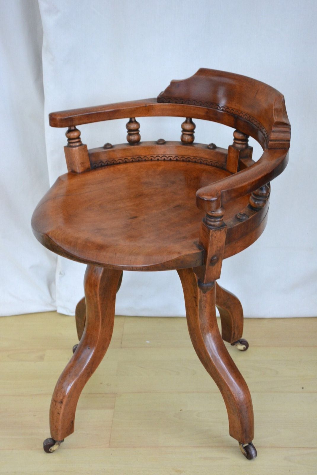 Aesthetic Movement Walnut Swivelling Office Chair In Good Condition photo for sale