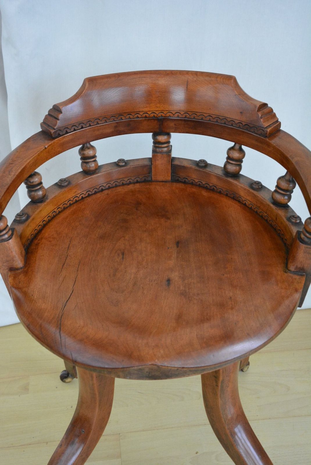 Aesthetic Movement Walnut Swivelling Office Chair In Good Condition photo 1032.0