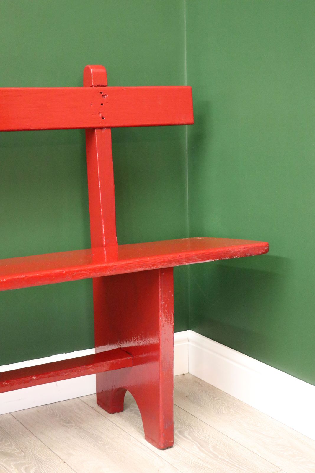 photo vintage A Lovely Red Painted Wooden Bench Later Inscribed With Knutsford.
