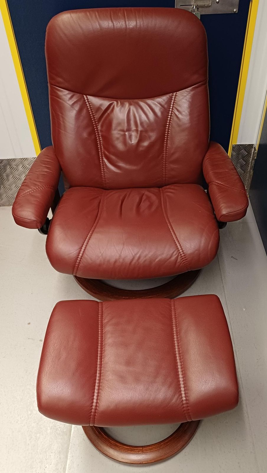 Ekornes Stressless Grey Leather Swivel Recliner Armchair & Footstool