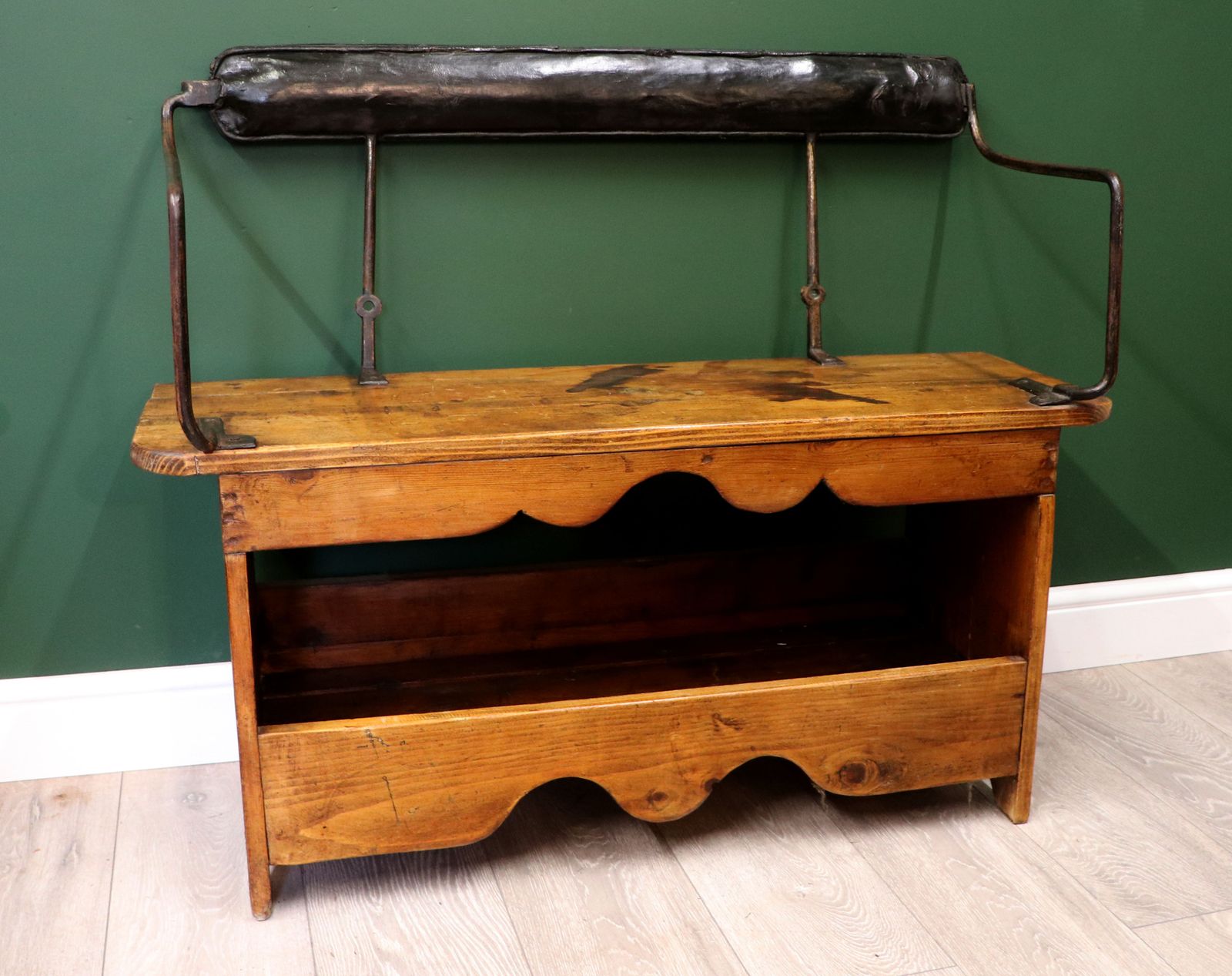 A Great Hall Seat With A Novel Twist! photo for sale
