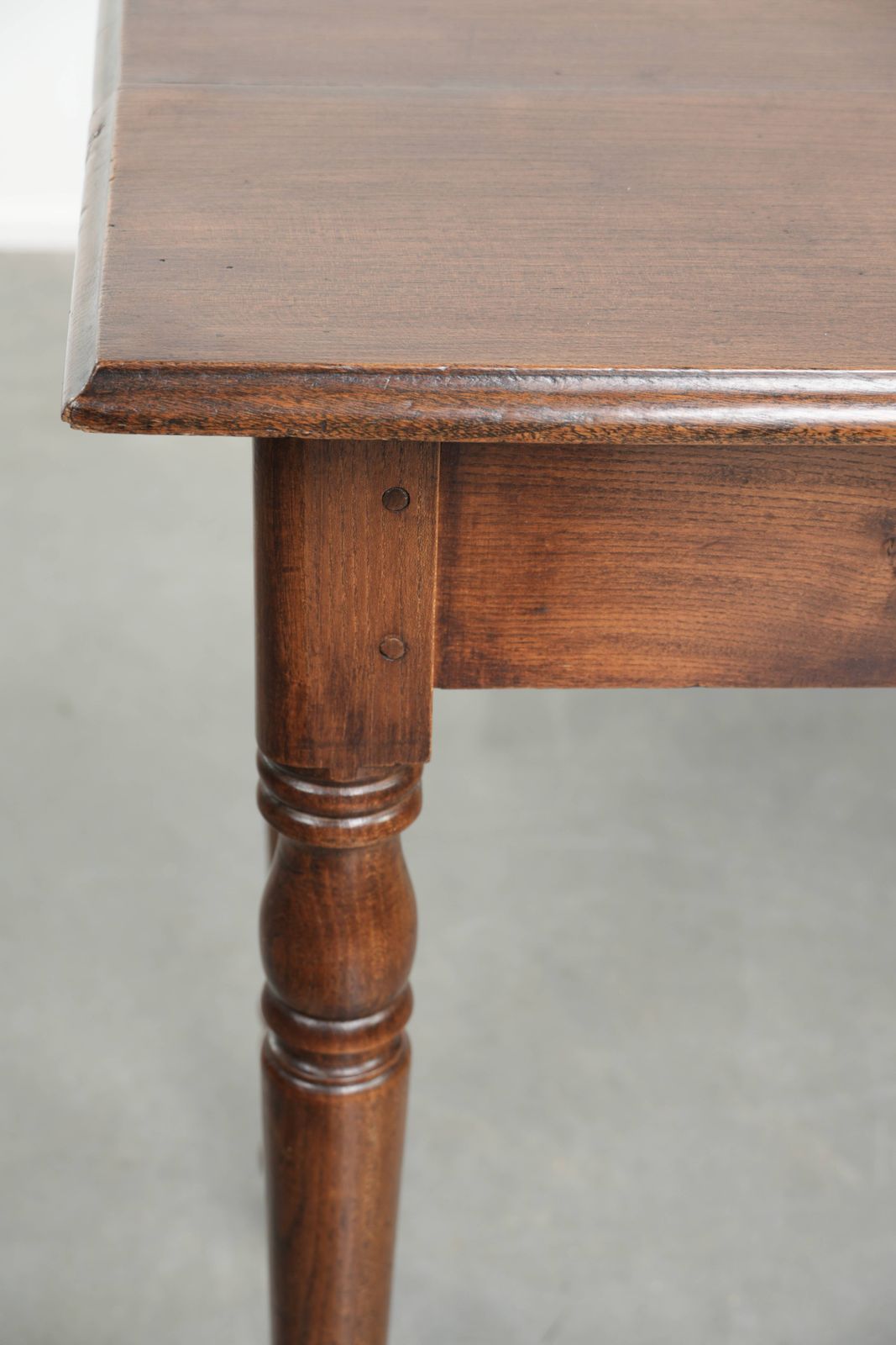 photo furniture Antique English Oak Side Table/Hall/Corridor Table From The Early 19th Century With A Beautiful Appearance.