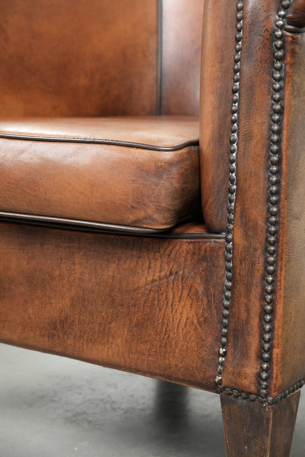 Furniture Characterful And Comfortable Sheepskin Club Armchair With A Beautiful Patina And A Refined Finish With Black Piping. photo