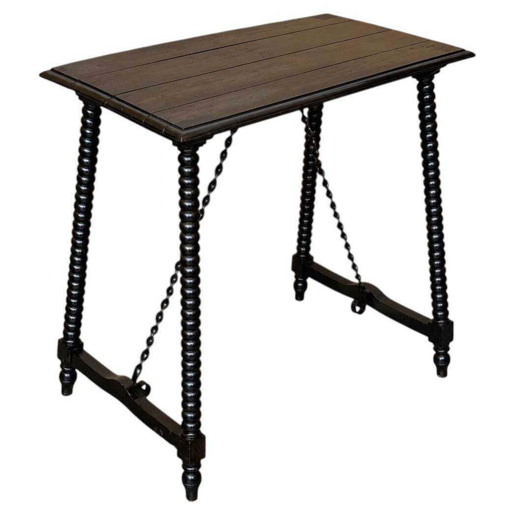 Table d'appoint baroque espagnole ébonisée, pieds tournés, XIXe siècle