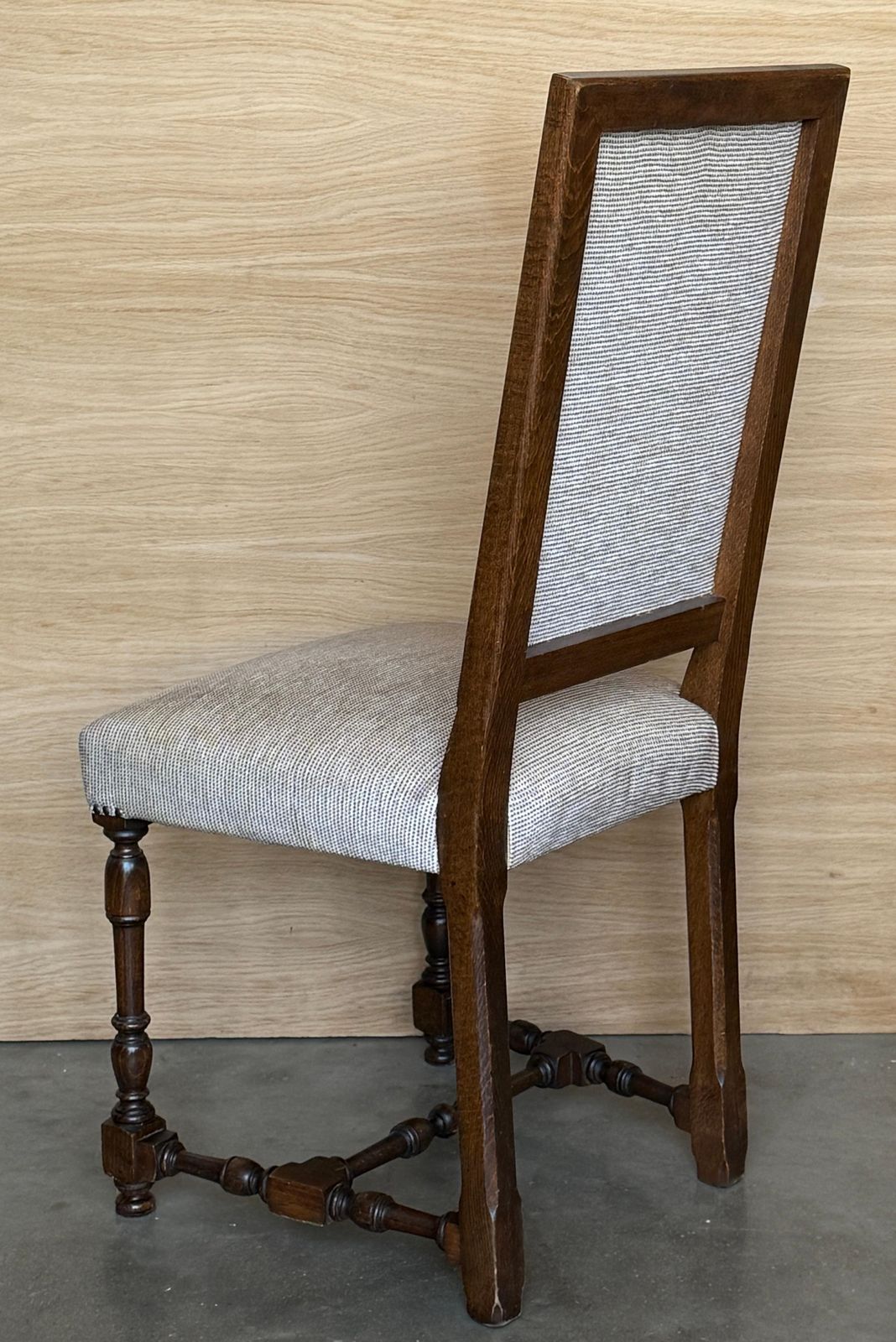 Chaise en bois avec assise et dossier rembourrés photo 5817.0