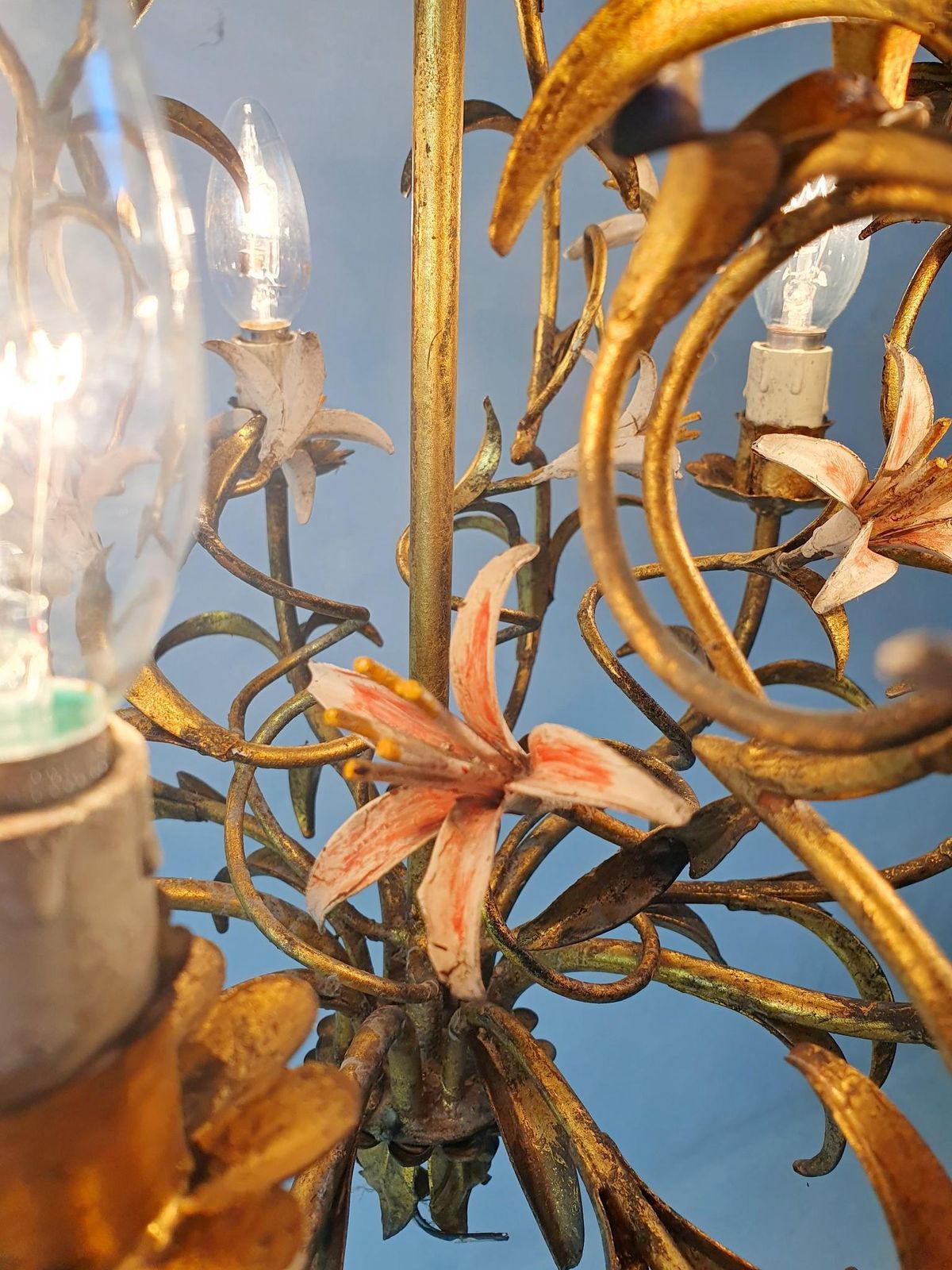photo vinterior Mid Century Italian Tole Chandelier, Iron With Floral Design, 1950s