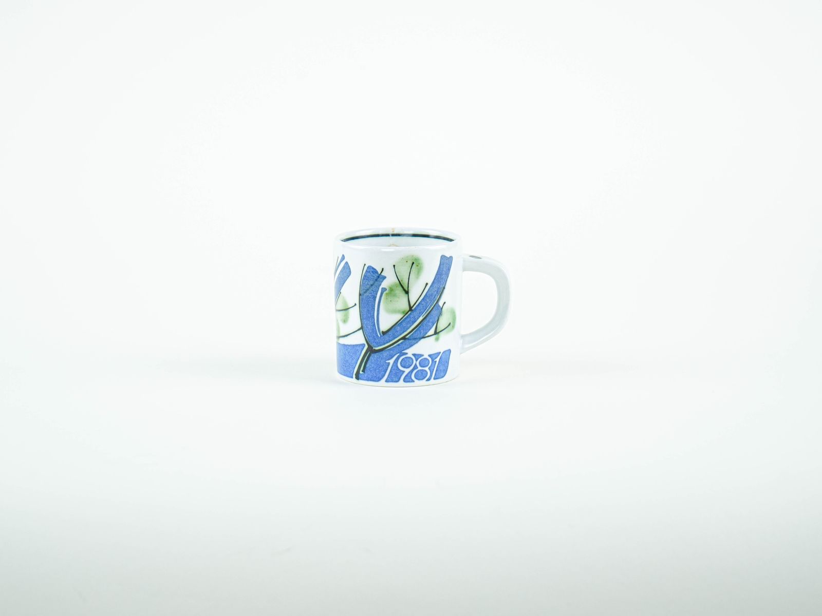 Porcelain Mug, Danish Design, 1981, Designer: Ivan Weiss, Manufacturer: Royal Copenhagen photo for sale